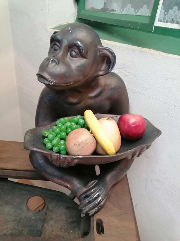 Large monkey fruited bowl