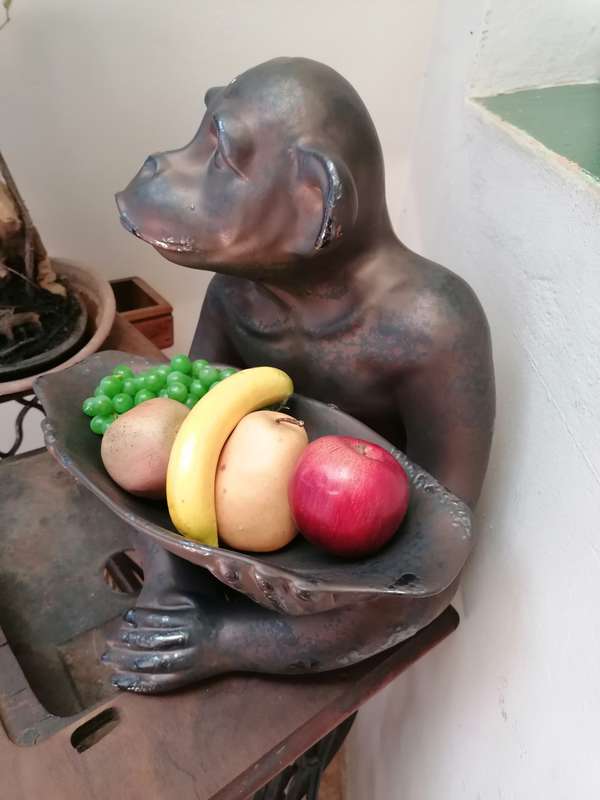 Large monkey fruited bowl