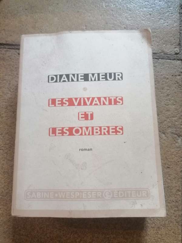 DIANE MEUR  LES VIVANTS ET LES OMBRES  roman