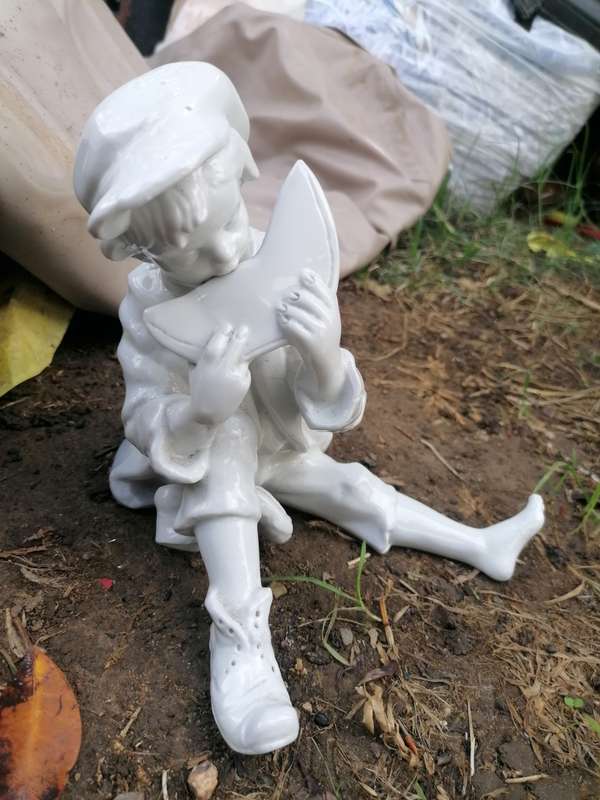 Cute porcelain figure. No markings