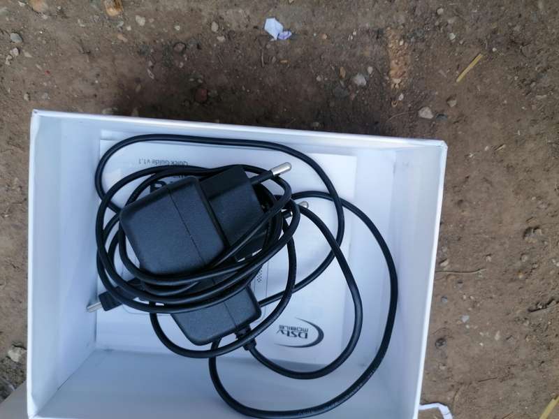 DSTV WALKA HANDHELD TV