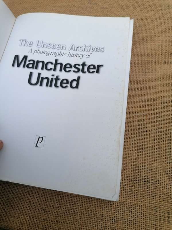 A PHOTOGRAPHIC HISTORY OF MANCHESTER  UNITED  UNSEEN ARCHIVES