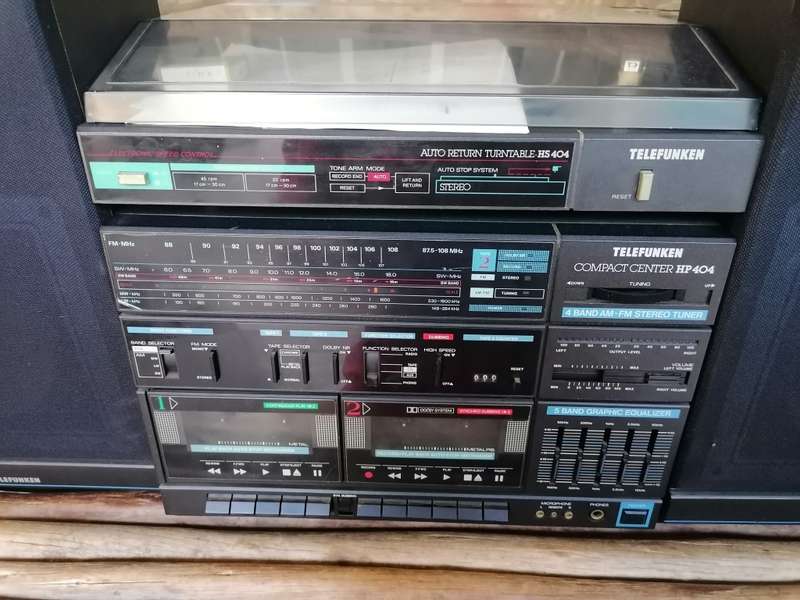 Telefunken compact centre HS404.Turntable,radio,double tape deck.2 x speakers Includes Manuel