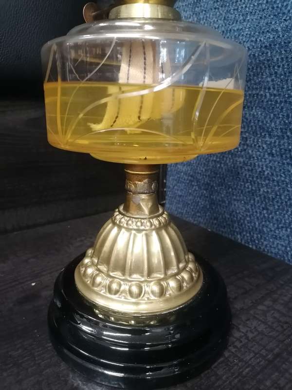 ANTIQUE VICTORIAN DOUBLE WICK OIL LAMP.