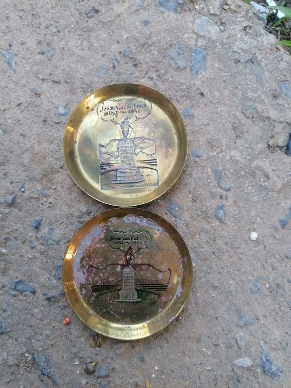 1952 Johan Van Riebeeck miniature tray. Bid per item