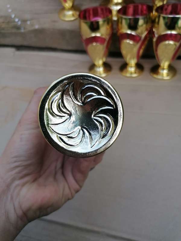 Stunning glassware set. One cup have a chip on the bottom other than that in good condition.