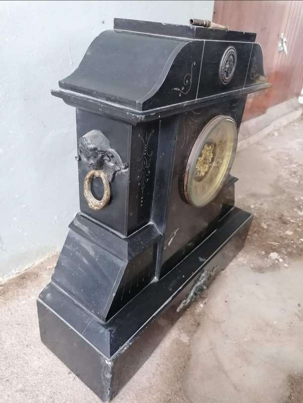 Rare Antique black marble mantle clock |