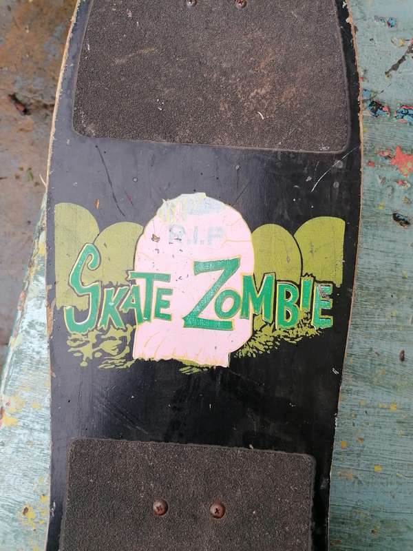 Rare find a original 1980s Valterra Skate Zombie Skateboard needs wheels