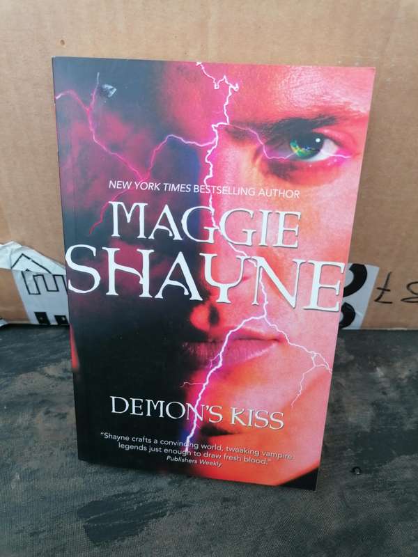 Demon`s Kiss Book by Maggie Shayne