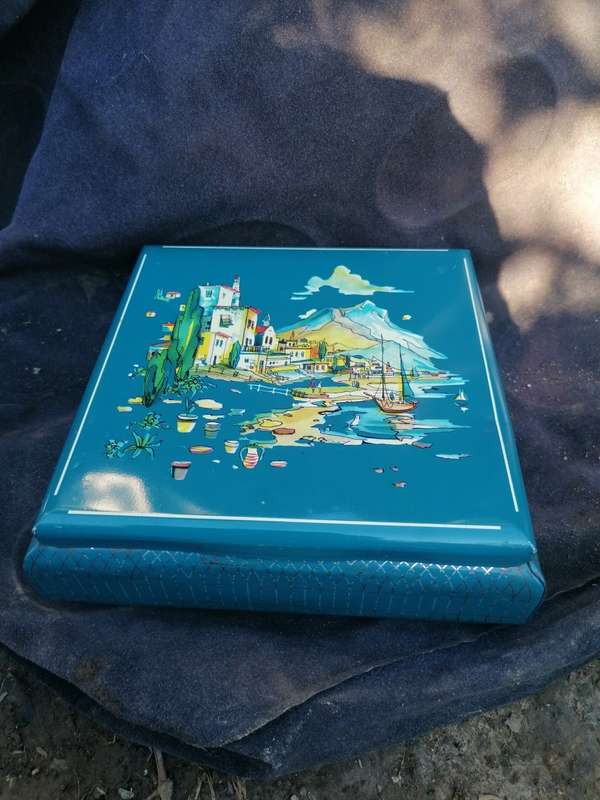 Vintage Darling western Germany tin