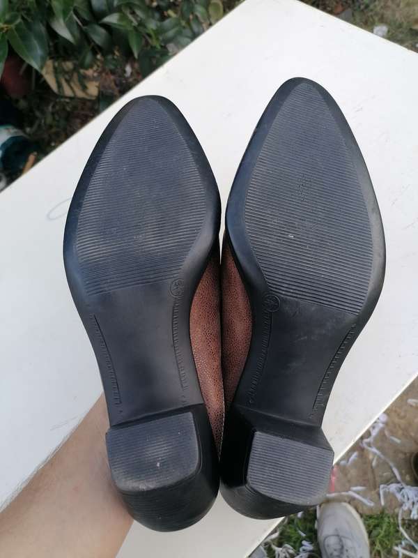 Size 7 leather lady shoes