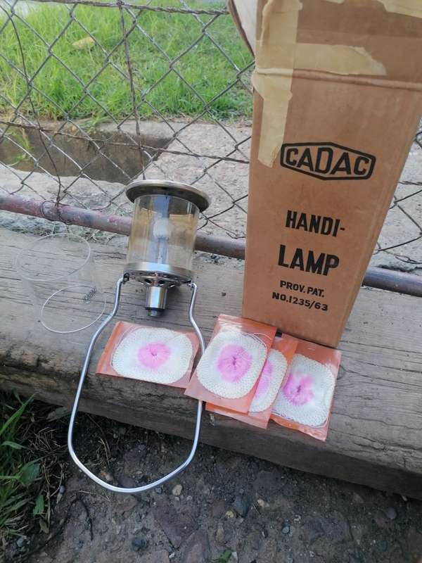 CADAC GAS LAMP with spare glass & 4 new mantles