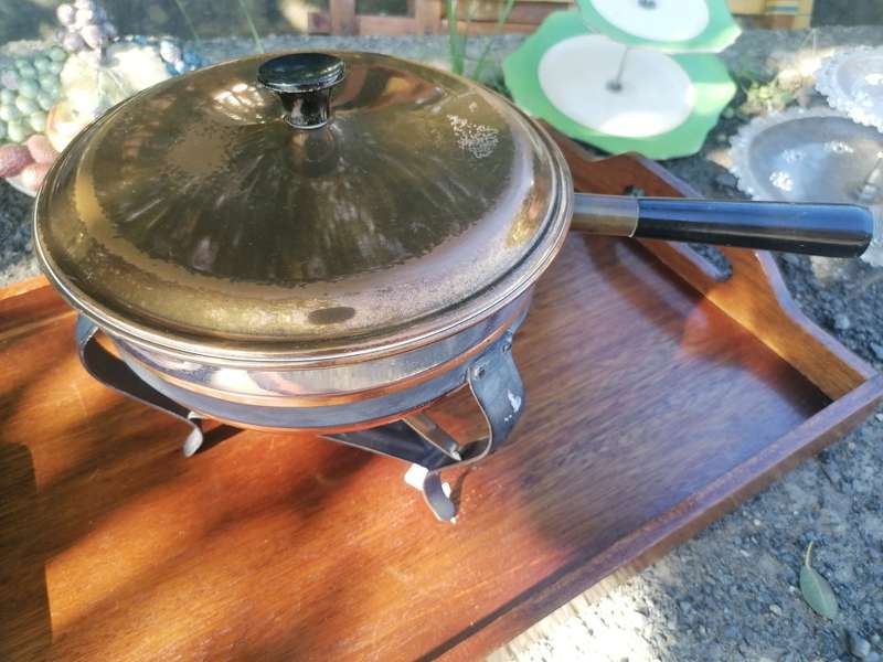 Fondue pot with Stand