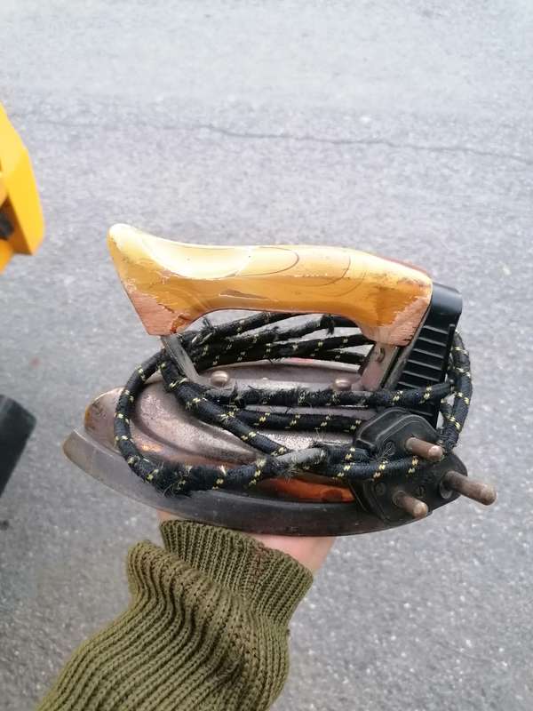Vintage iron. Untested sold as is