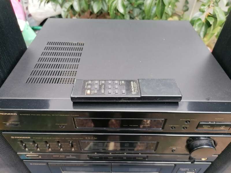 pioneer rx z36 hifi with remote. Please view description