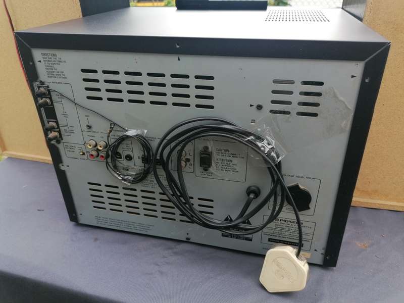 pioneer rx z36 hifi with remote. Please view description