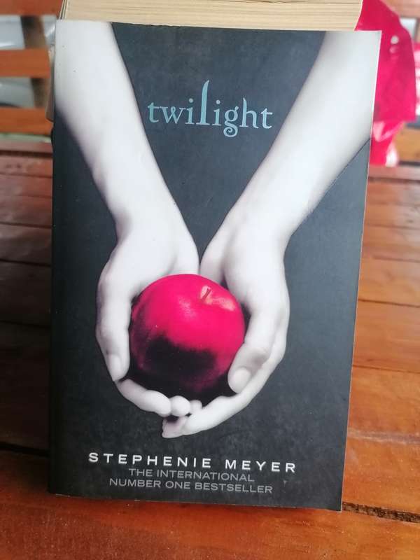Twilight, Book 1 : Twilight Novel by Stephenie Meyer