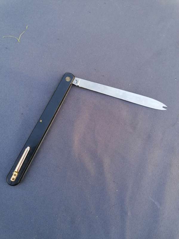 Vintage foldup knife