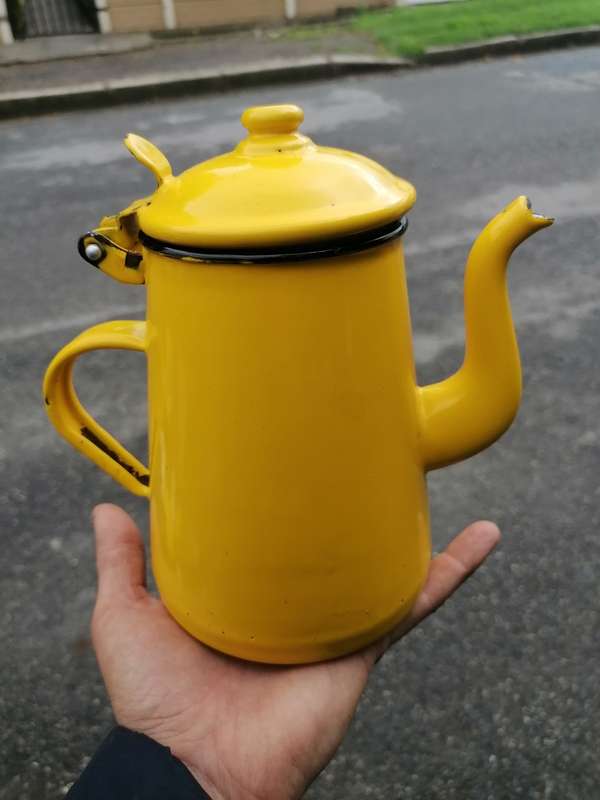 Vintage yellow Enamelware kettle