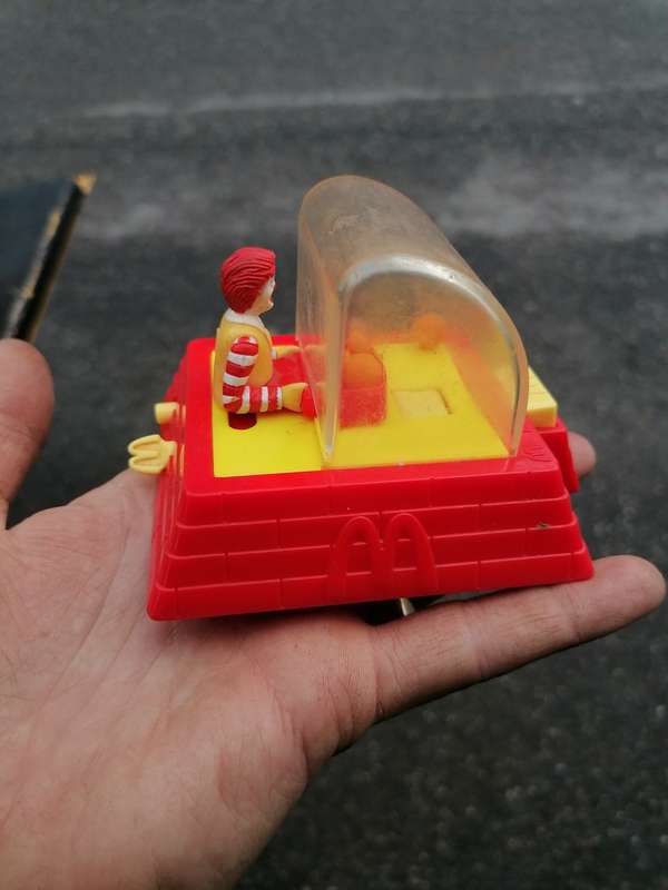 2001 McDonald's toy Ronald Wizard Hamburg feeder