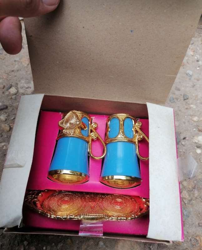 Vintage unused salt & pepper shakers  WITH TRAY