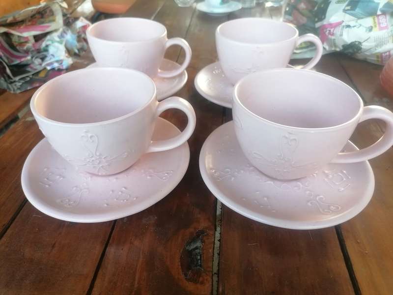 Stunning pink cups and sausers. Large