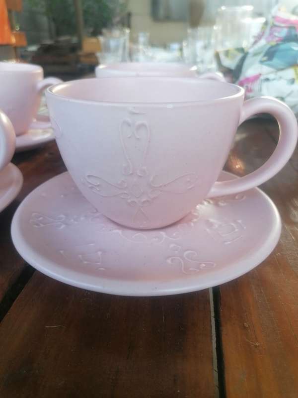 Stunning pink cups and sausers. Large