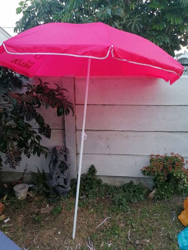 Shell branded ambrella