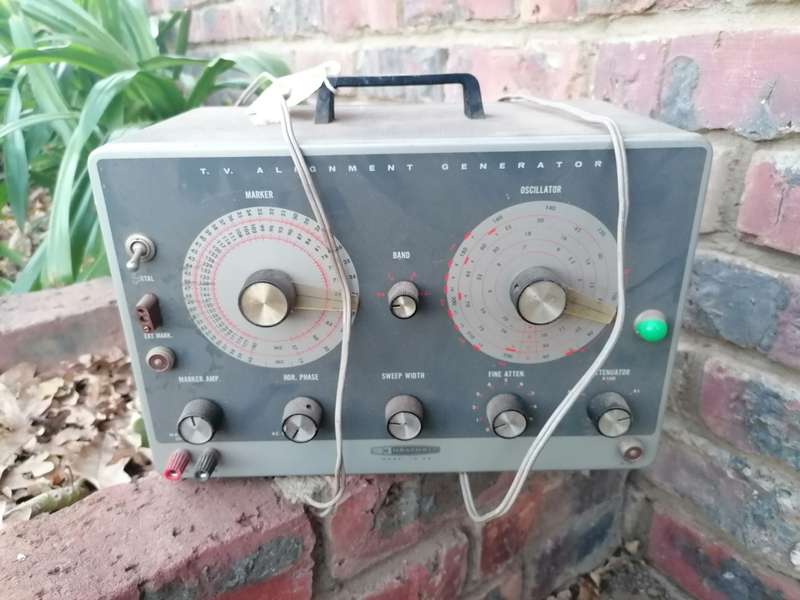 Heathkit Vintage T.V. Alignment Generator Model IG-52 Electronics As Is Untested