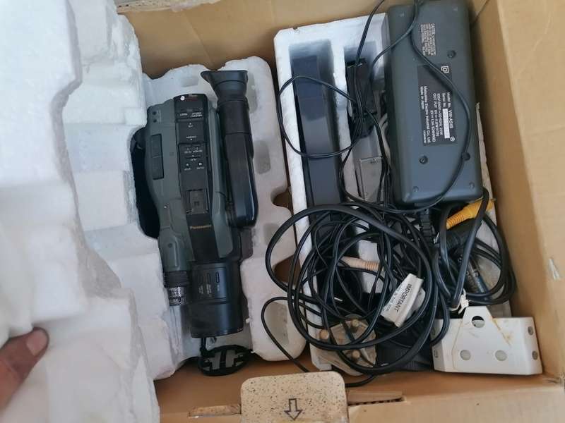 VINTAGE PANASONIC VIDEO CAMERA NV-G1B VHS COMPACT MOVIE CAMCORDER