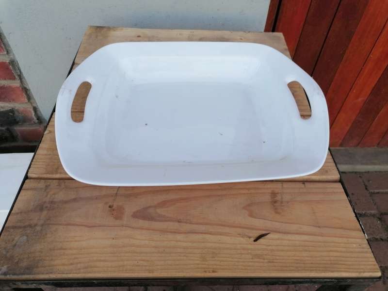POTTERYBARN GREAT WHITE MADE IN CHINA MICROWAVEABLE & DISHWASHER SAFE