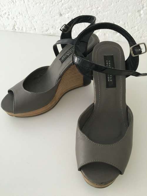 STUNNING WEDGE HEEL SANDALS