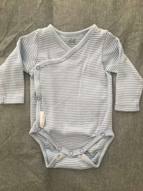 ***ON PROMOTION : STUNNING H&M BABYGROWS ***