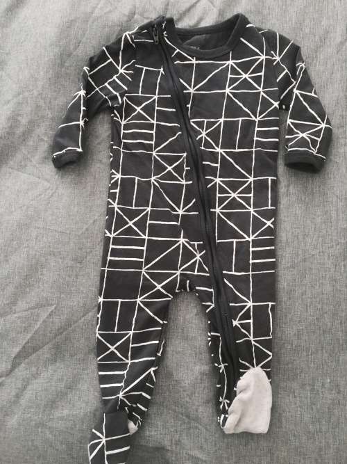 ***ON PROMOTION : STUNNING WINTER COTTON ON BABYGROW ***