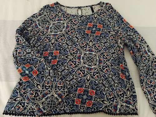 ***WAREHOUSE CLEARANCE SALE : STUNNING WOOLIES LONG SLEEVE FLORAL TOP **