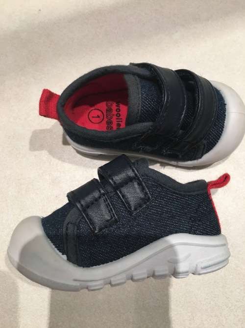***NEW YEAR 75% OFF SALE - Stunning Woolworths Takkies**SAVE 100.00