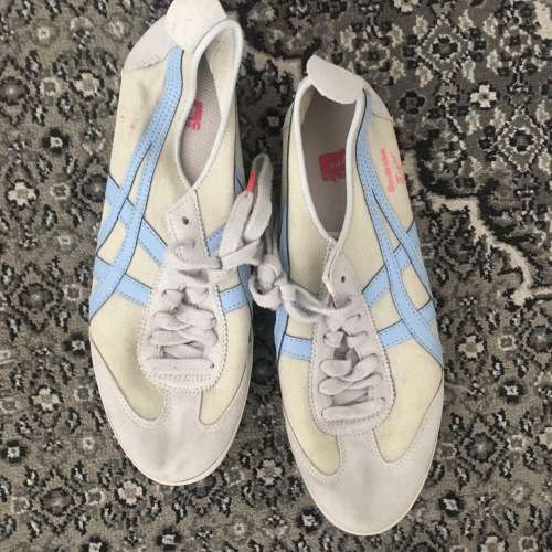 ***Flash Sale - Reduced !  Stunning Onitsuka Tiger Takkies***