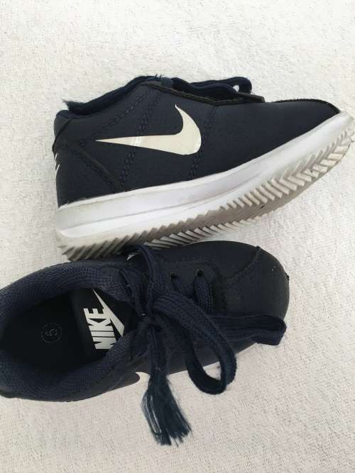 ***March Crazy Low Specials : Cute  Nike Takkies***