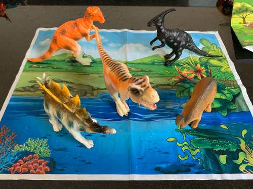 **80% Off : Lovely Boys Pack of 4 Dinosaurs with play mat**