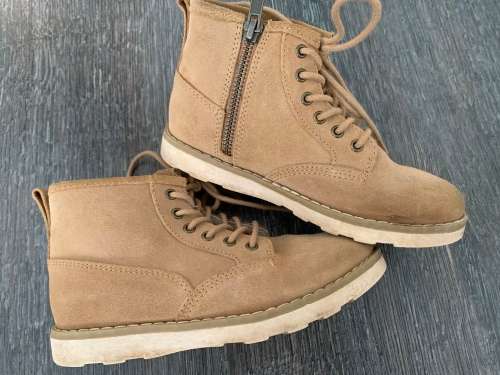 **Just Unpacked : Girls Country Road Boots**