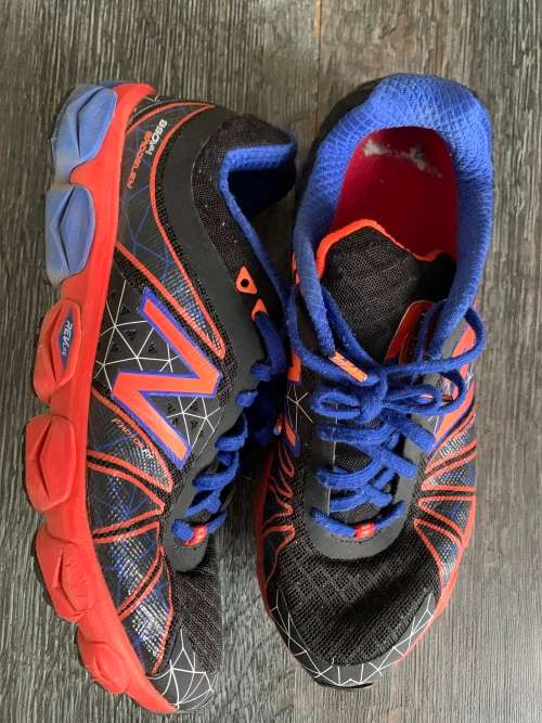 **Month End Flash Sale : Stunning Unisex New Balance Takkies**