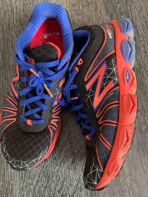 **Month End Flash Sale : Stunning Unisex New Balance Takkies**