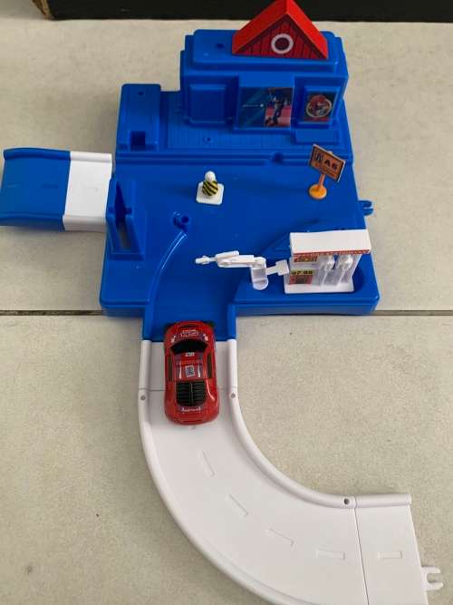 **Lovely Garage play set **