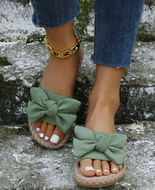 **Black November: 80% off Gorgeous Bow Decor sandal**