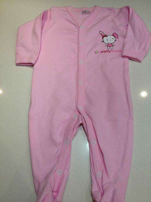 Hello Kitty resemblance : Pink bunny Baby grows