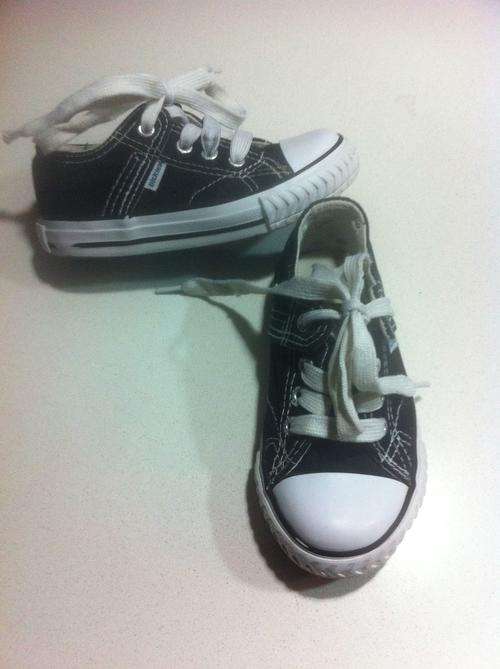 SUMMER SALE : Super Cute Dikkie Takkies