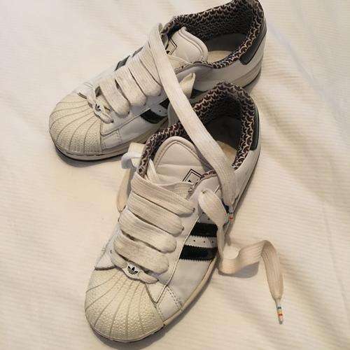 STUNNING ADIDAS SNEAKERS