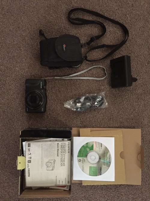 FUJIFILM FINEPIX F750EXR Digital Camera