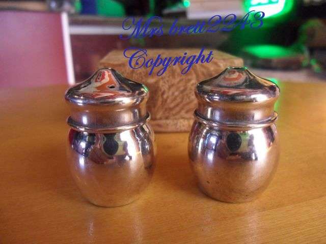 Salt & Pepper Set in Box Made In England (EPNS Stamped). ~ R1 START