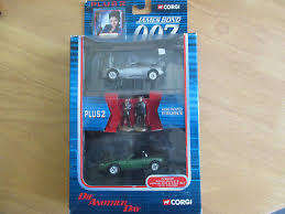 2pc Die Another Day Gift Set with figures
